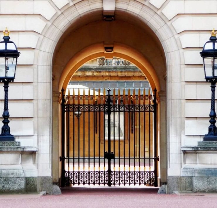 Guards Outside Buckingham Palace