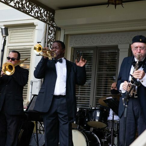Troy Anderson and The Wonderful World Band (Photo by CAPEHART)