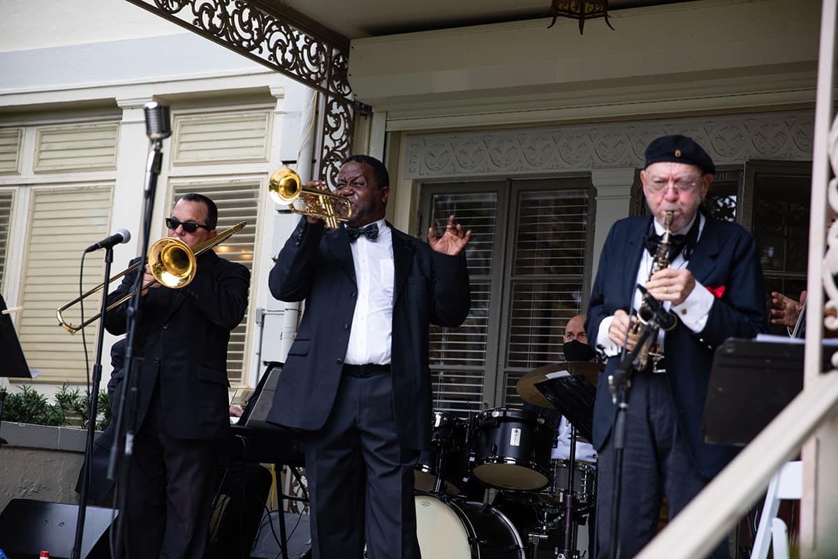 Troy Anderson and The Wonderful World Band (Photo by CAPEHART)