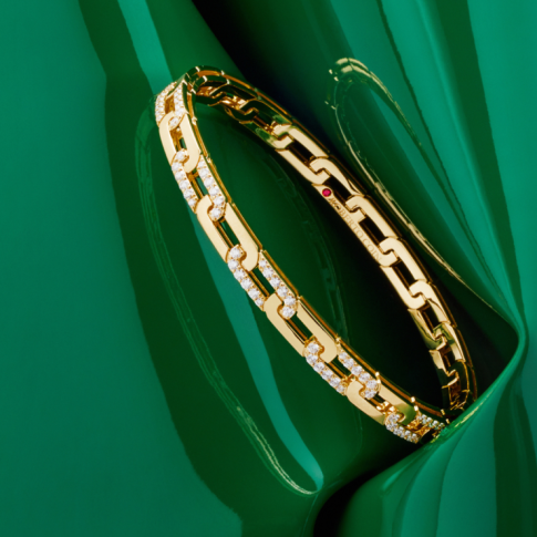 Elevate Your Look with the 18k Yellow Gold "Navarra" Bangle