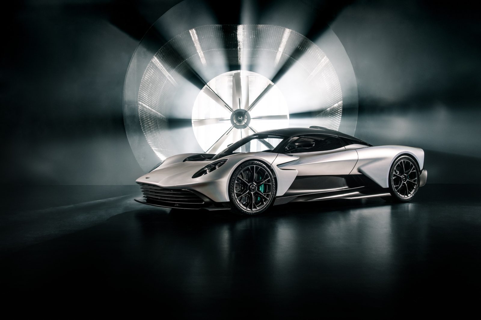 2025 Aston Martin Valhalla hybrid performance car offering 937 horsepower and speed