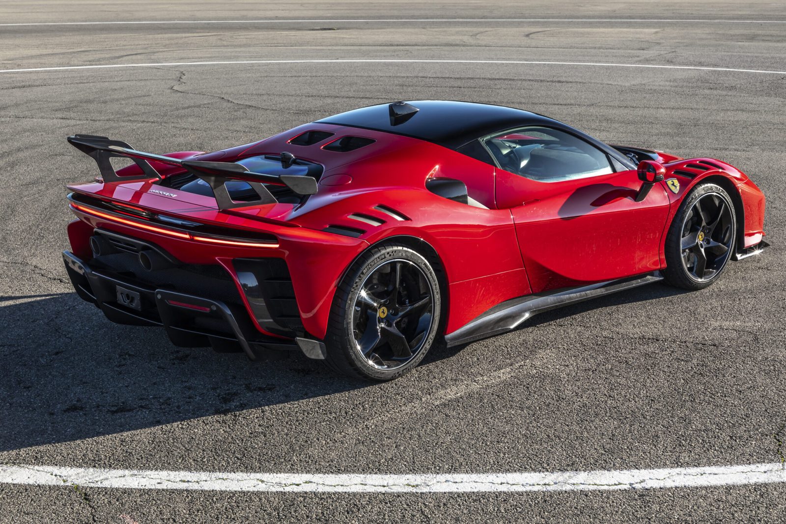 Ferrari SF90 XX Stradale advanced aerodynamics and street-legal track performance