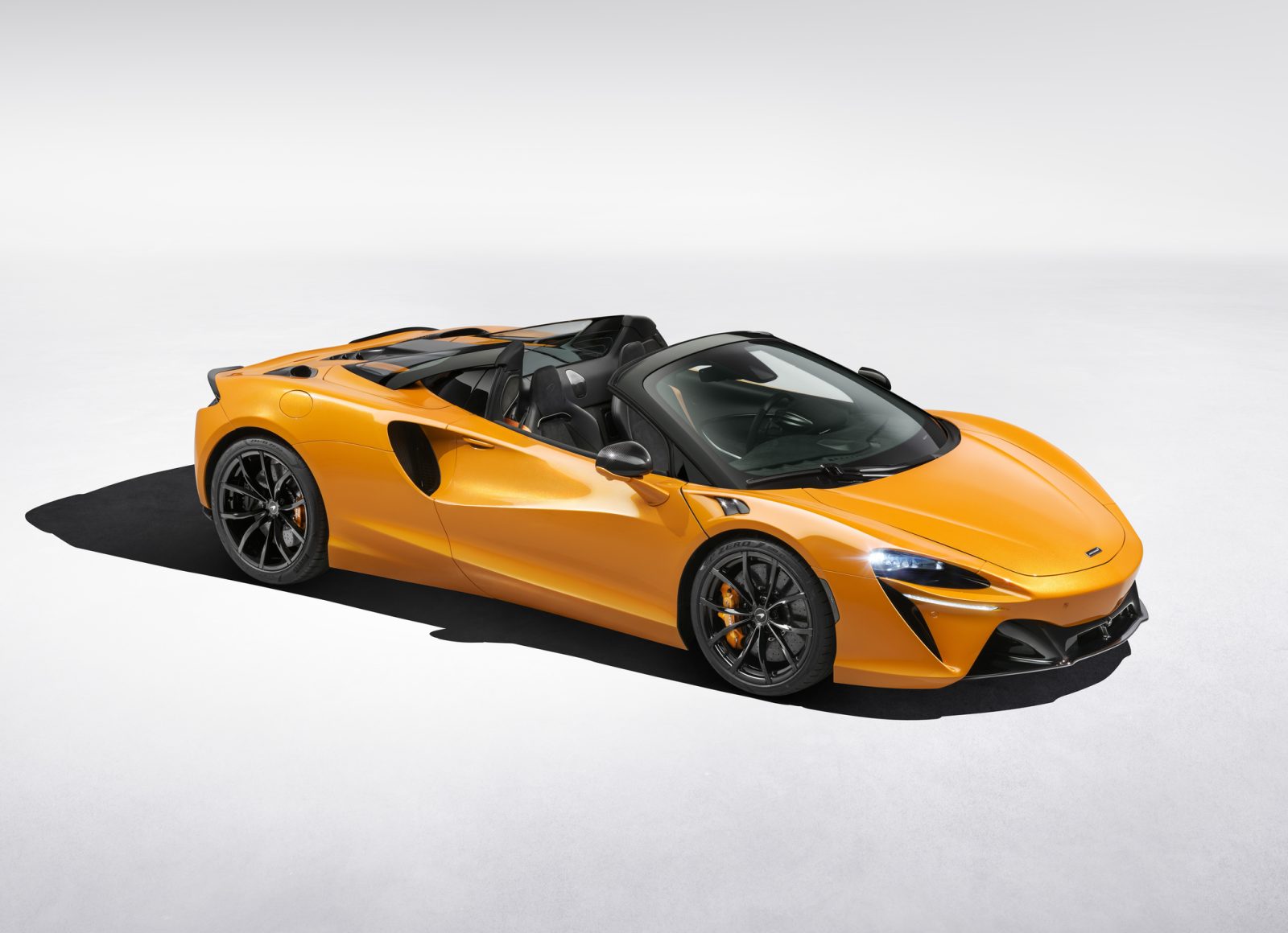 McLaren Artura Spider hybrid sports car with 3.0-liter twin-turbo V6 engine