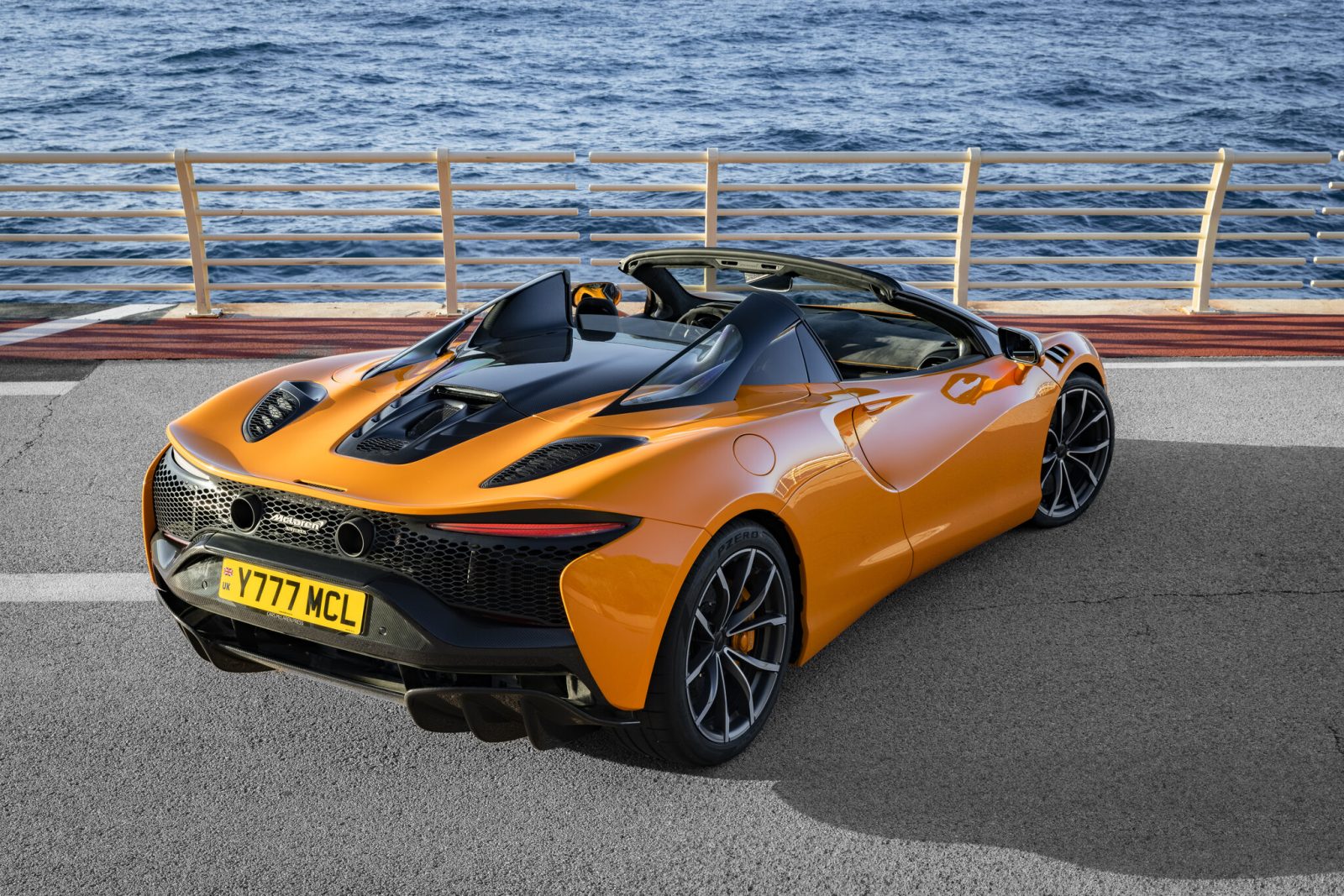 2025 McLaren Artura Spider lightweight design and hybrid powertrain with 671 horsepower