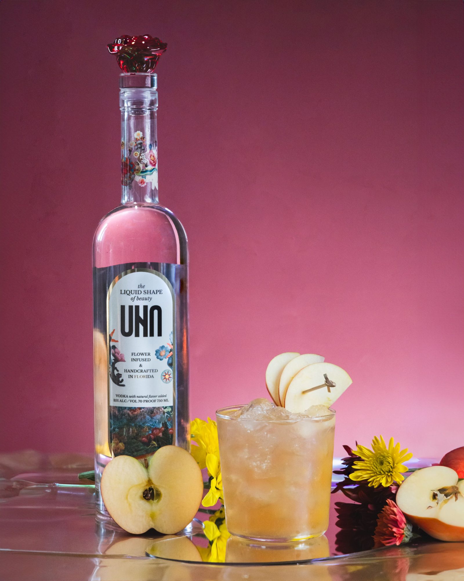 Sip into the Holiday Spirits with UNA Vodka's Mistletoe & Twilight Ember Cocktails