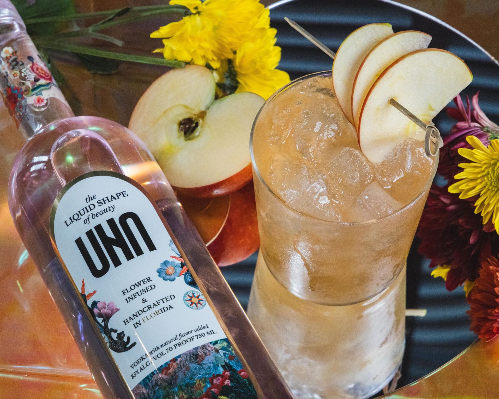 Sip into the Holiday Spirits with UNA Vodka's Mistletoe & Twilight Ember Cocktails