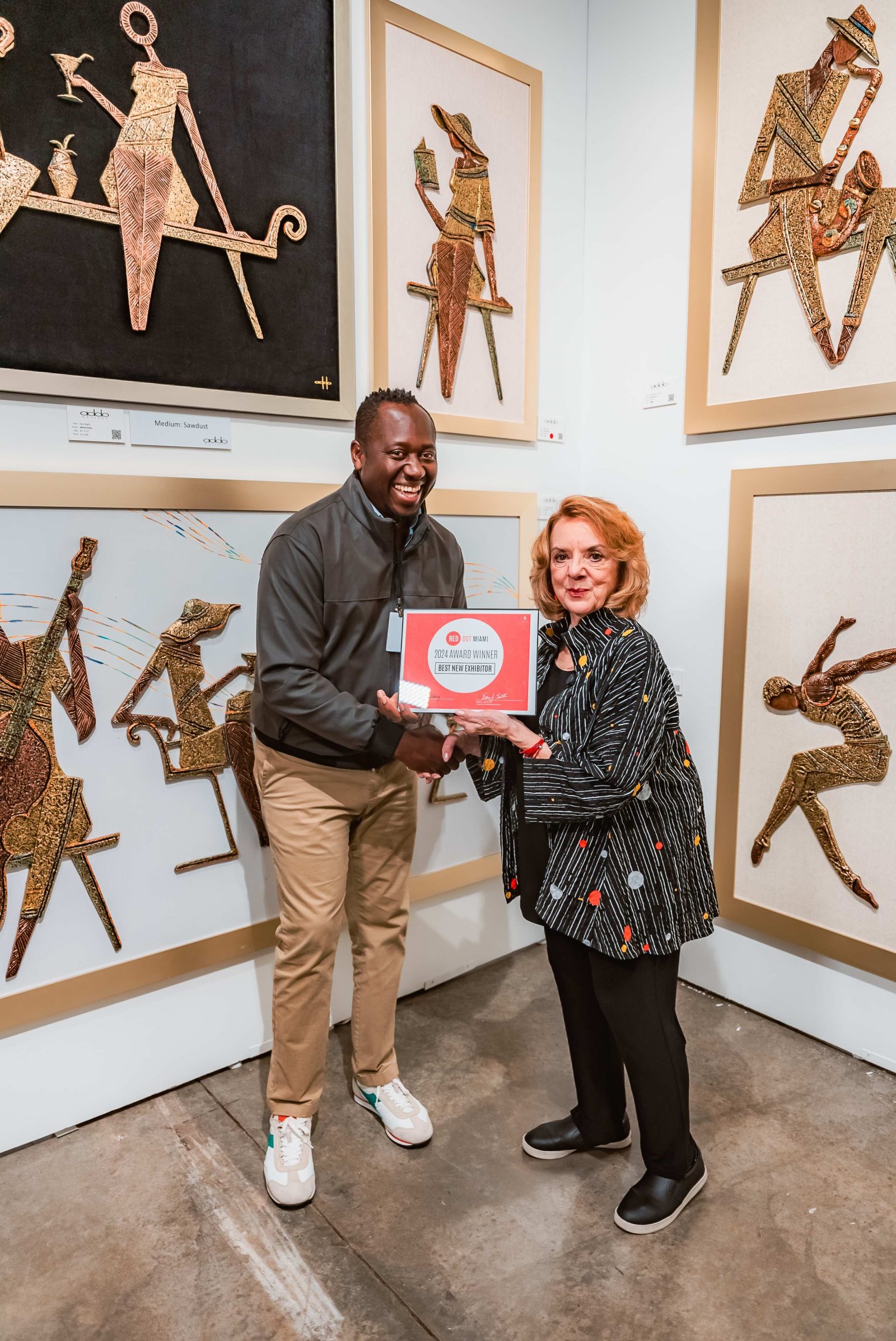 The award-winning mixed media artist from Ghana, Alfred Addo, adds to his growing list of accolades, after being presented with one of the most prestigious awards by Red Dot Miami at Mana Wynwood Convention Center during this year’s Miami Art Week.