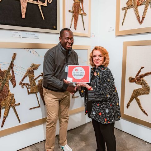 The award-winning mixed media artist from Ghana, Alfred Addo, adds to his growing list of accolades, after being presented with one of the most prestigious awards by Red Dot Miami at Mana Wynwood Convention Center during this year’s Miami Art Week.