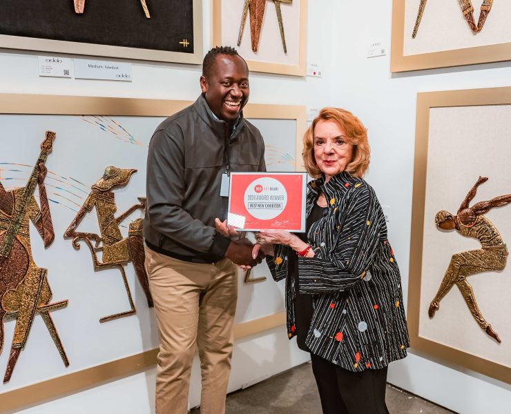 The award-winning mixed media artist from Ghana, Alfred Addo, adds to his growing list of accolades, after being presented with one of the most prestigious awards by Red Dot Miami at Mana Wynwood Convention Center during this year’s Miami Art Week.