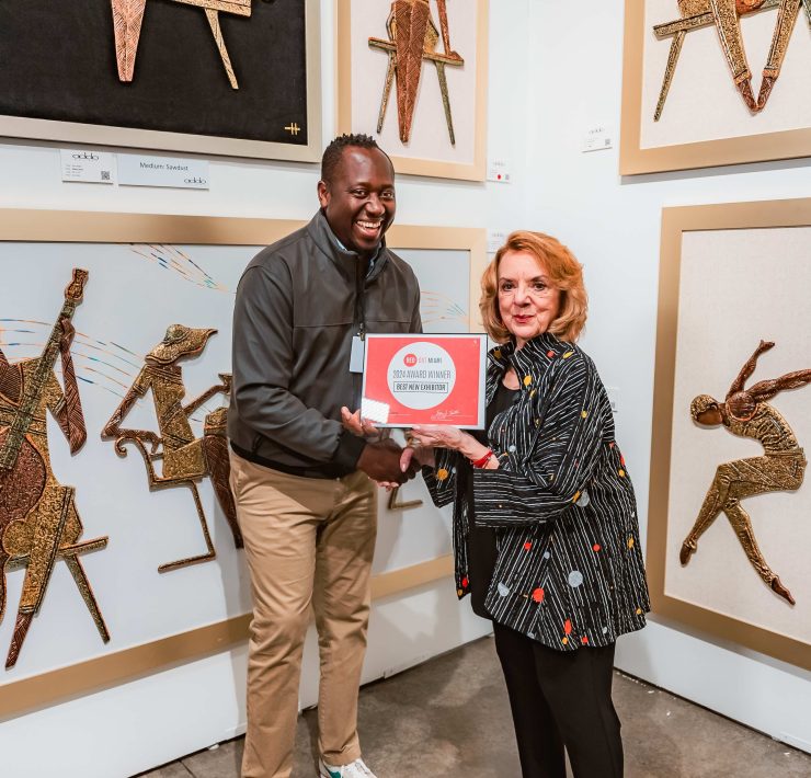 The award-winning mixed media artist from Ghana, Alfred Addo, adds to his growing list of accolades, after being presented with one of the most prestigious awards by Red Dot Miami at Mana Wynwood Convention Center during this year’s Miami Art Week.