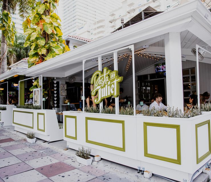 Pasta & Juliet Brickell Miami - patio diniing