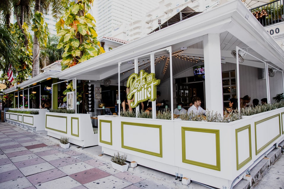 Pasta & Juliet Brickell Miami - patio diniing