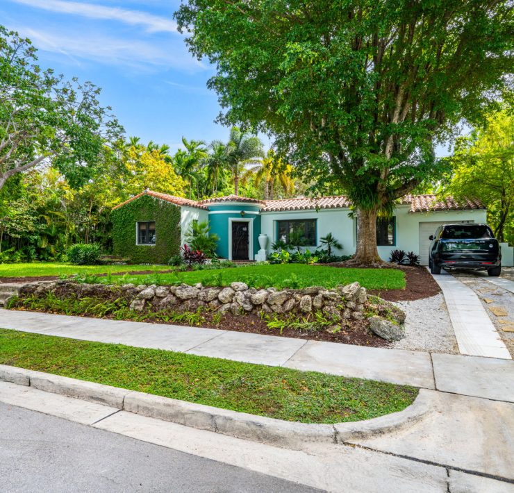 Exterior view of the tropical Art Deco home by Victor Nellenbogen in Belle Meade, surrounded by lush greenery.