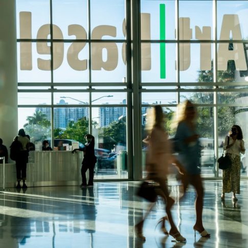 Art Basel Miami Beach 2025: Where to Go, What to See & What’s Free