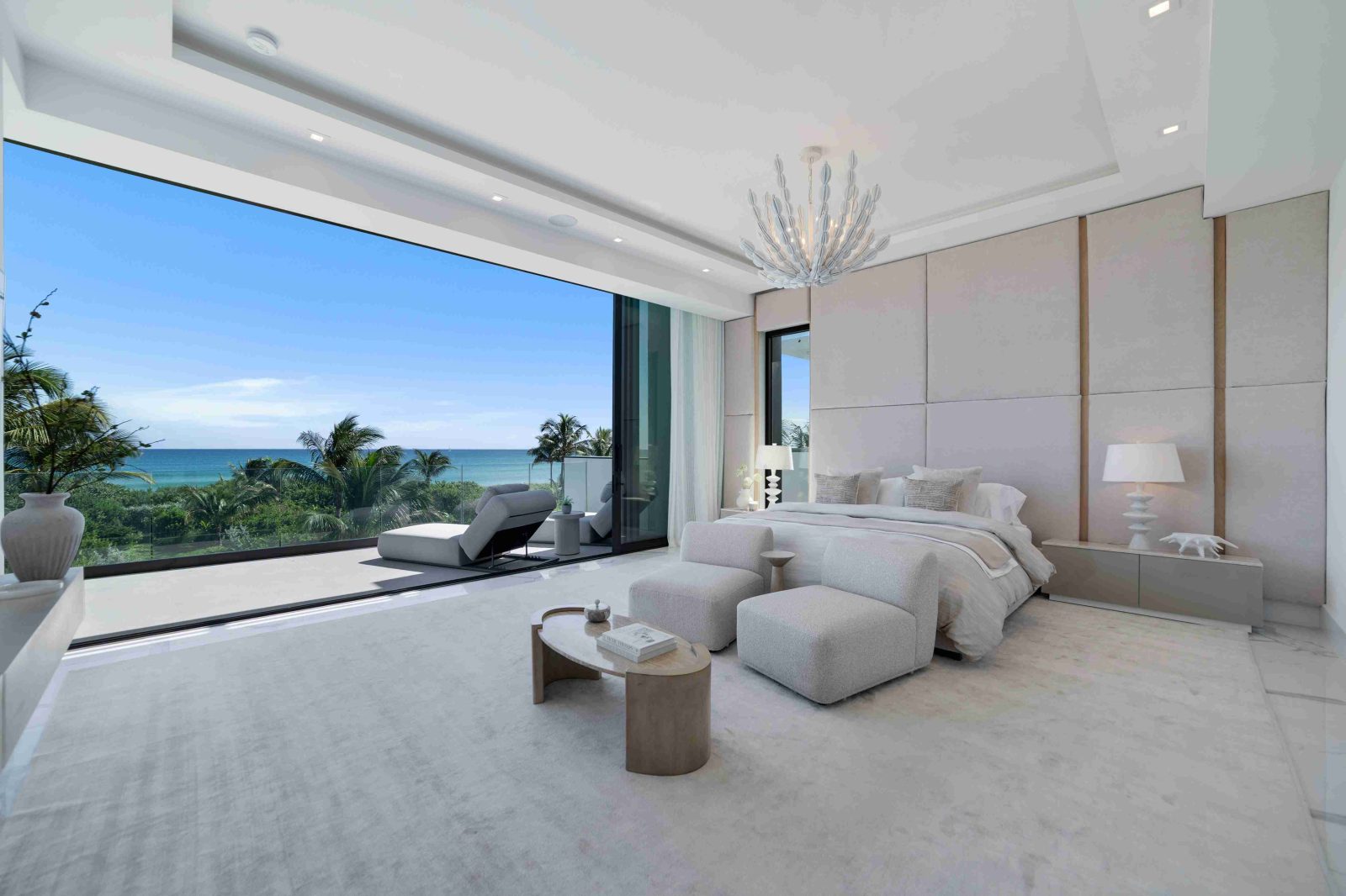 Select $40M Estate on the Sand Seeks Record with Oceanfront Rooftop and Solar Panels $40M Estate on the Sand Seeks Record with Oceanfront Rooftop and Solar Panels