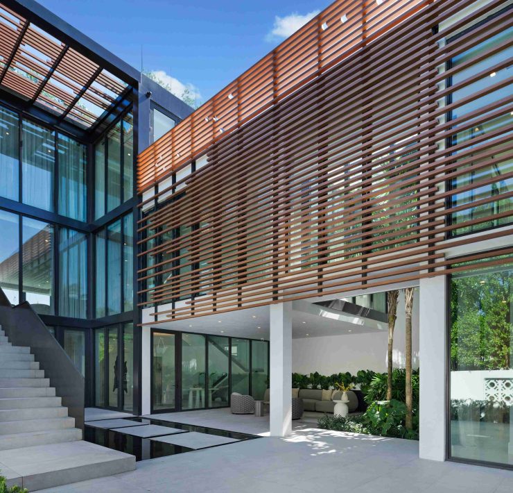 Select $40M Estate on the Sand Seeks Record with Oceanfront Rooftop and Solar Panels $40M Estate on the Sand Seeks Record with Oceanfront Rooftop and Solar Panels
