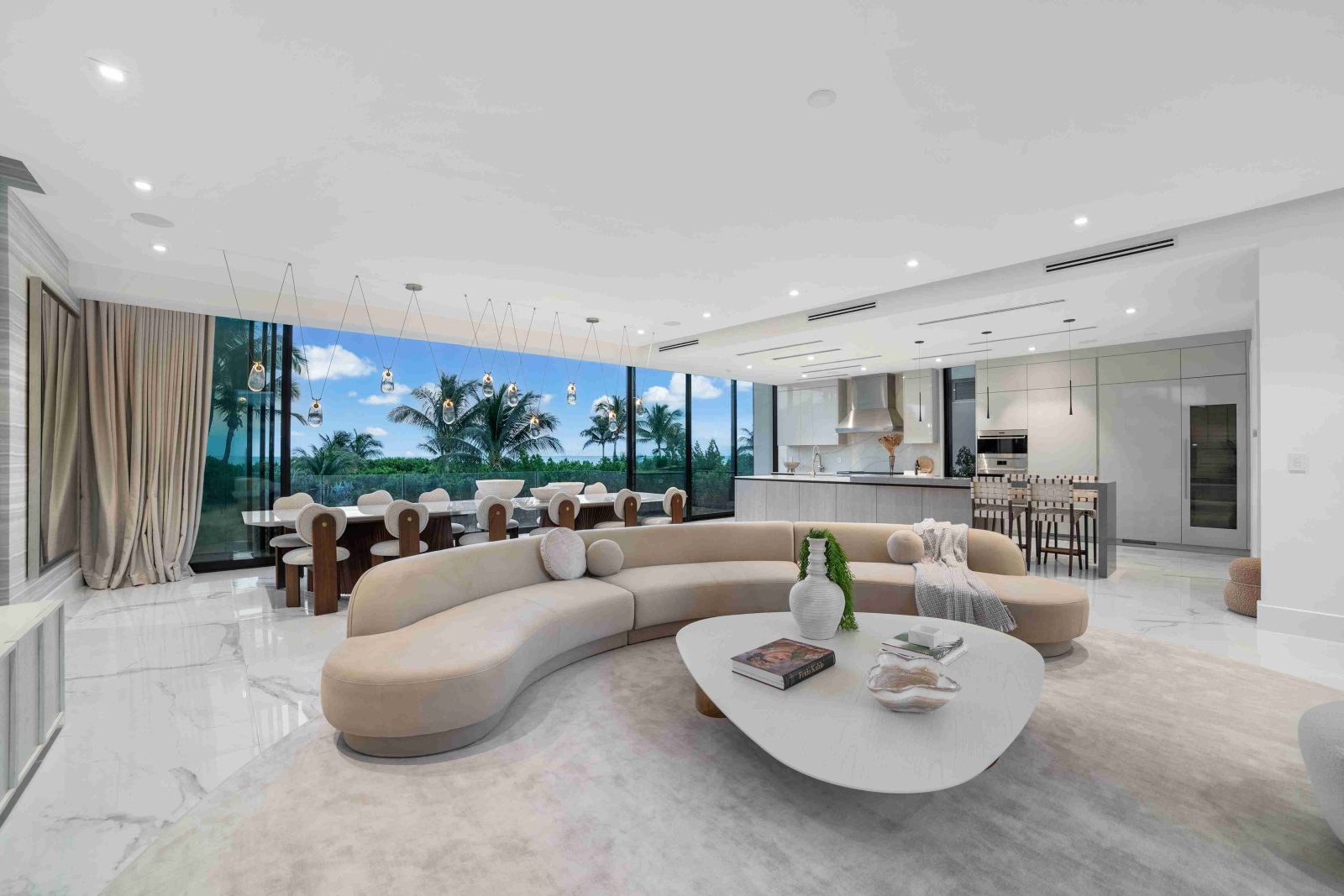 Select $40M Estate on the Sand Seeks Record with Oceanfront Rooftop and Solar Panels $40M Estate on the Sand Seeks Record with Oceanfront Rooftop and Solar Panels