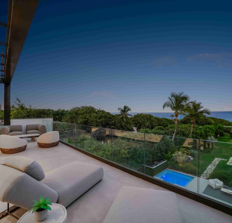 Select $40M Estate on the Sand Seeks Record with Oceanfront Rooftop and Solar Panels $40M Estate on the Sand Seeks Record with Oceanfront Rooftop and Solar Panels
