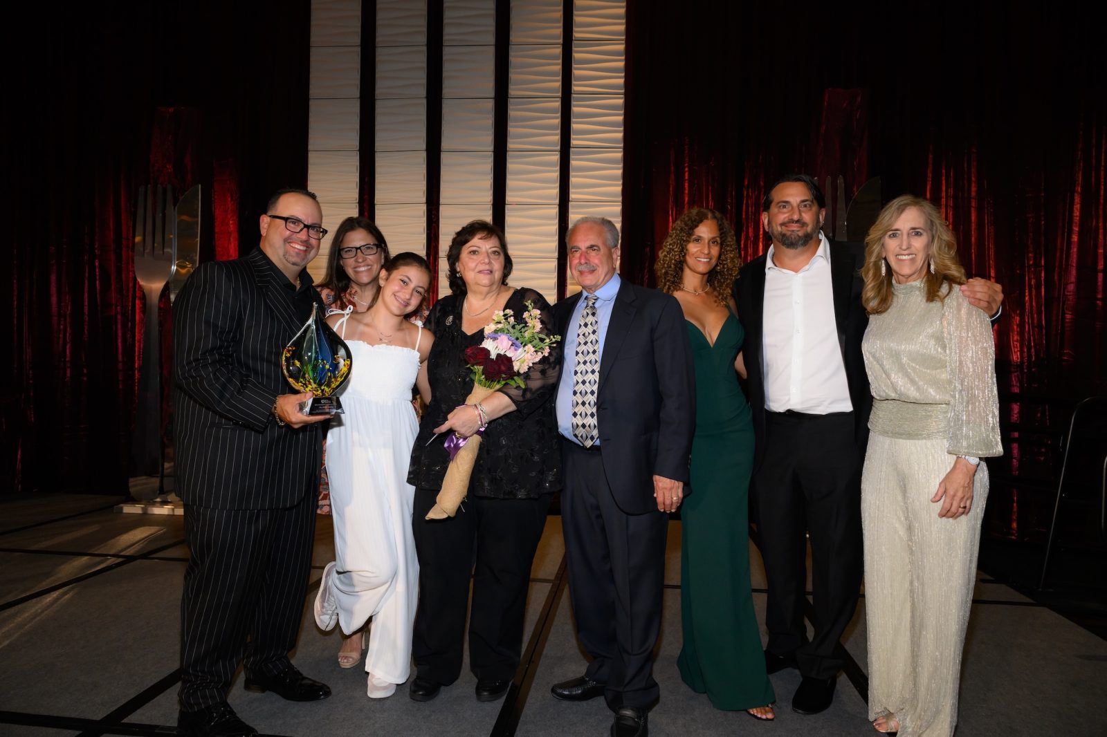 Aquí tienes los nombres **sin guiones, sin líneas y con iniciales capitalizadas**: **Frankie Billisi, Gina Billisi, Lilliana Billisi, Linda Billisi, Frank Billisi, Mio Cledano, Anthony Billisi, Pat Murphy**