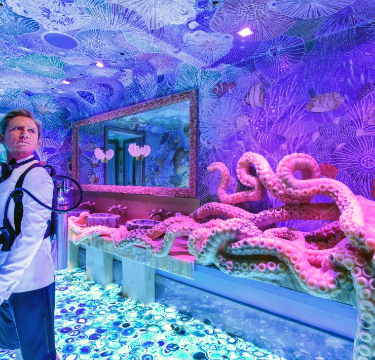 KHaydenMBDSSexyFishMiamiMensRoom2