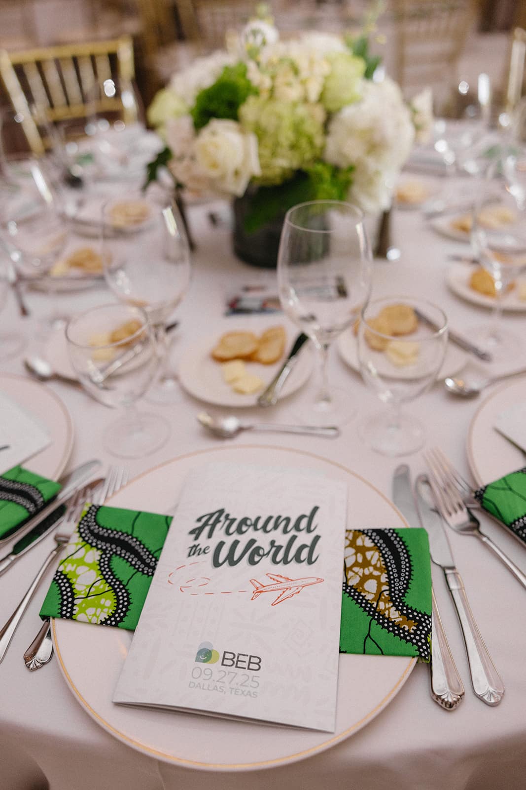 Guests enjoying the Both Ends Believing “Around the World” Gala dinner at Brook Hollow Country Club.