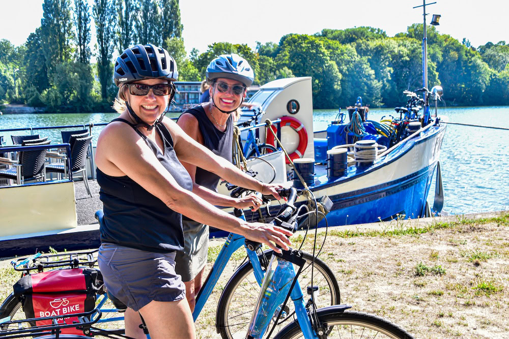 cyclists and fleur courtesy of boat bike tours