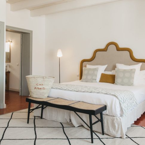 Can Alberti 1740 Boutique Hotel Guest Room