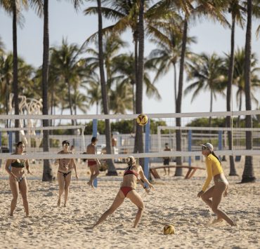 beach volley lummus park south beach provided by the greater miami convention visitors bureau www.miamiandmiamibeach.com