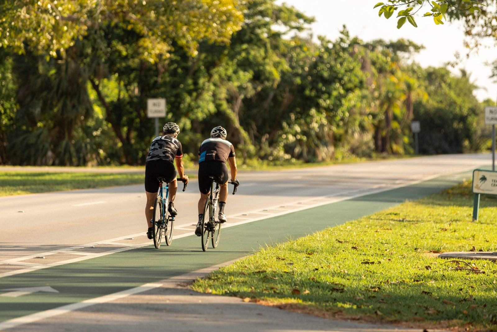 bikers crandon park key biscayne provided by the greater miami convention visitors bureau www.miamiandmiamibeach.com