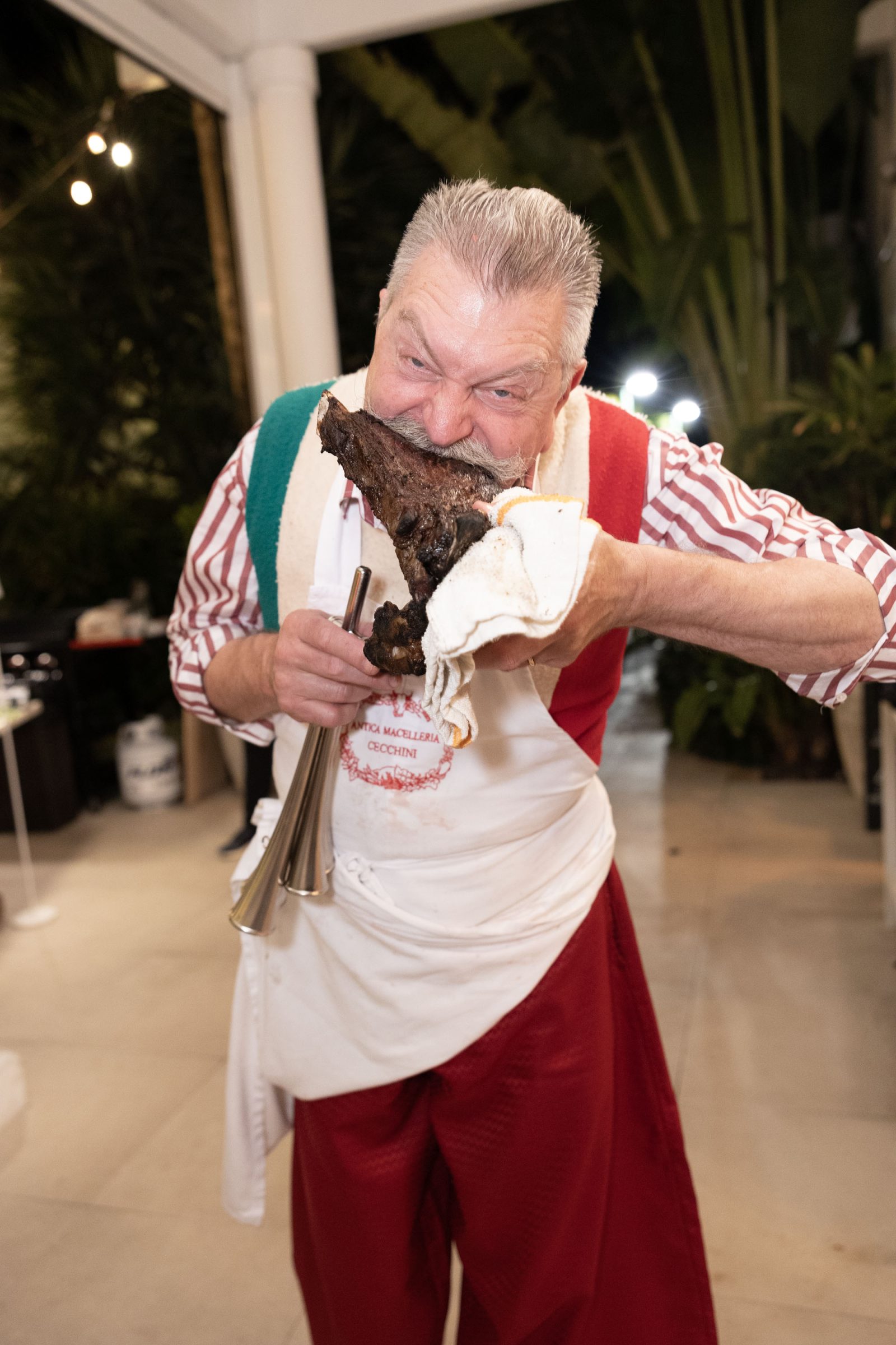 dario cecchini eating steak