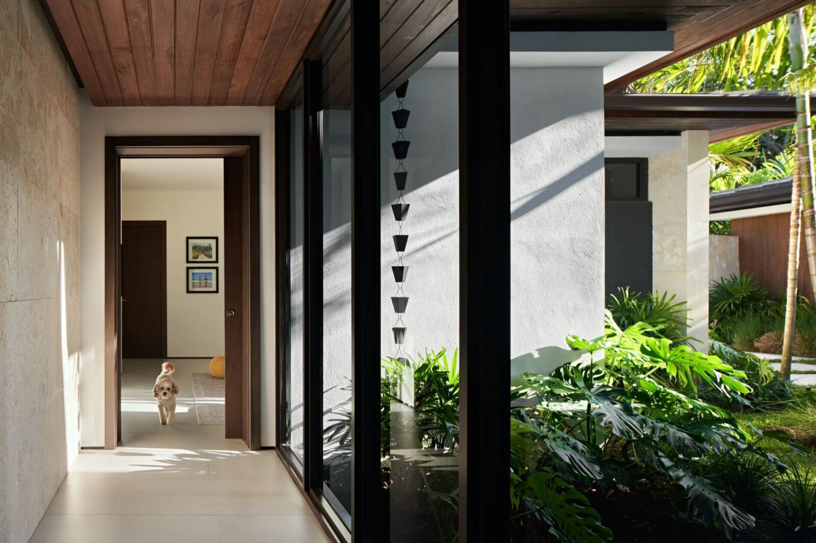roundthreephotography casadiverio hallway frontcourtyard teddy