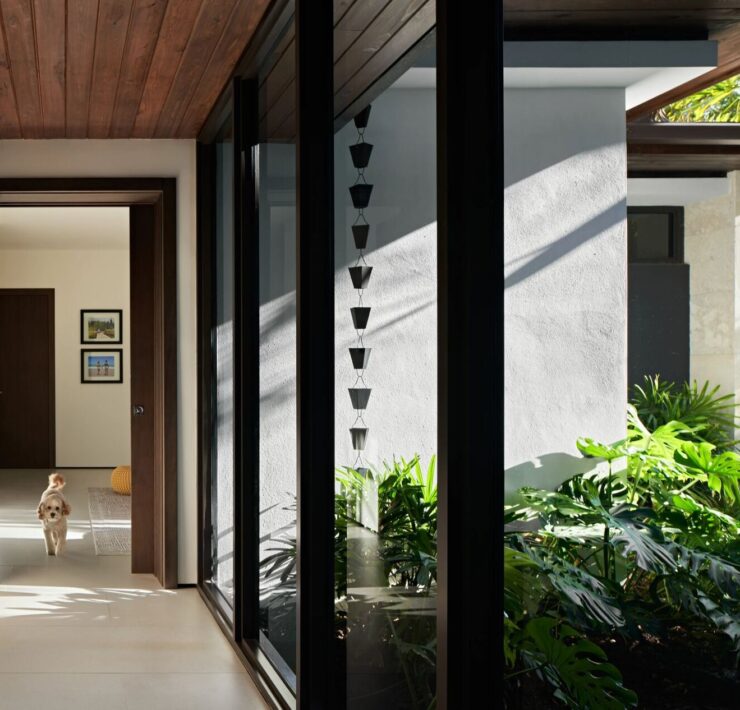 roundthreephotography casadiverio hallway frontcourtyard teddy
