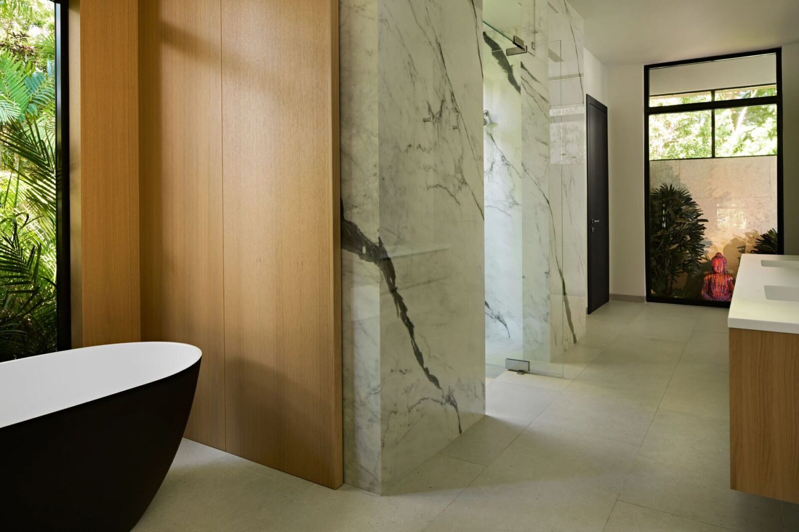 roundthreephotography casadiverio primarybath angleflat