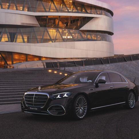 die neue mercedes benz s klasse: verfeinert bis in jedes detail. the new mercedes benz s class: refined in every detail.