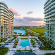 pool deck credit sole mia